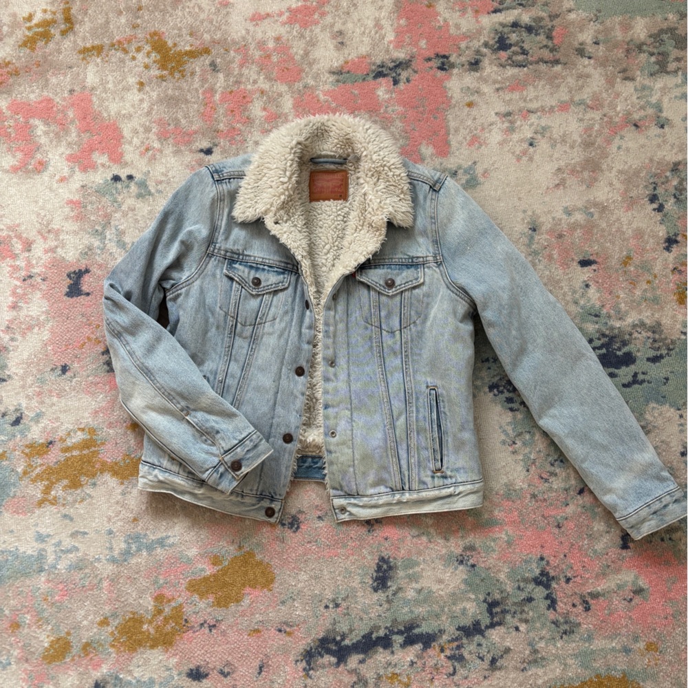 Levi’s Sherpa Trucker Jacket Light Wash Size M (Never Worn)